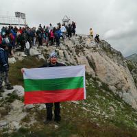 Вея си байряка на Мусала